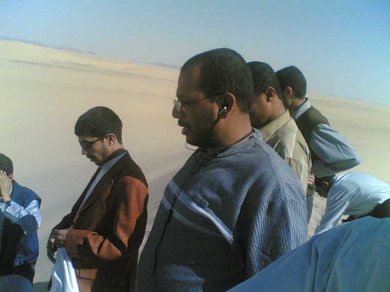 حضرتي! وأنا أتأمل في الصحراء.
